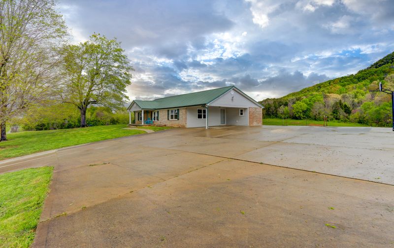 10707 Mountain Rd, Luttrell, TN 37779