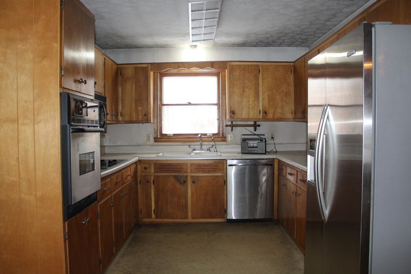 1071 Mimosa Ln, Crossville, TN 38572
