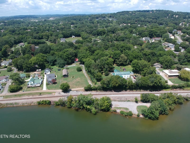10719 Lake Ridge Dr, Knoxville, TN 37934