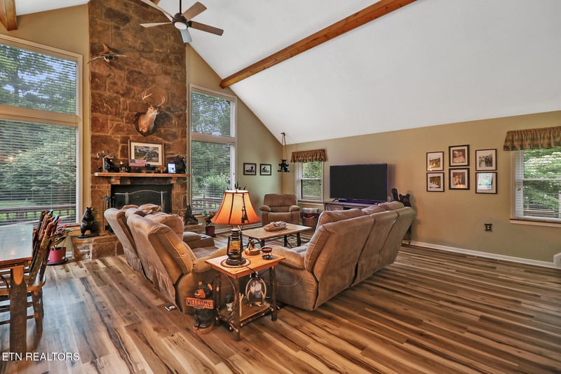 1072 Belmont Dr, Monterey, TN 38574