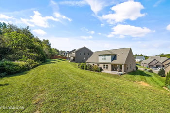 10720 Hunters Knoll Ln, Knoxville, TN 37932
