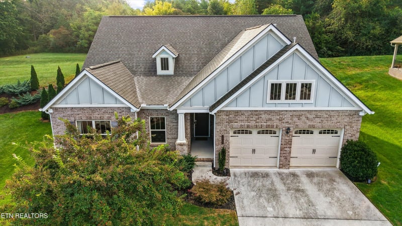 10720 Hunters Knoll Ln, Knoxville, TN 37932