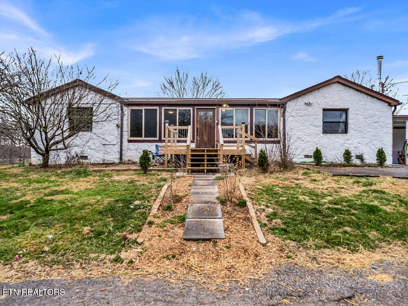 10724 E Emory Rd, Luttrell, TN 37779