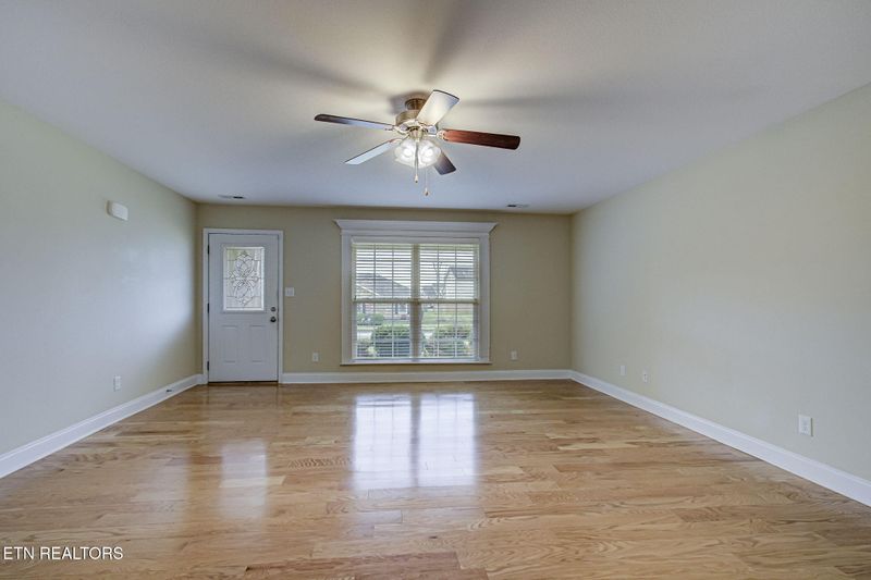 1073 Evelyn Dr, Loudon, TN 37774