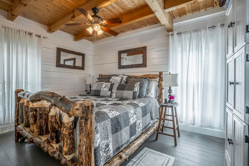 1073 Sunset View Rd, Sevierville, TN 37876