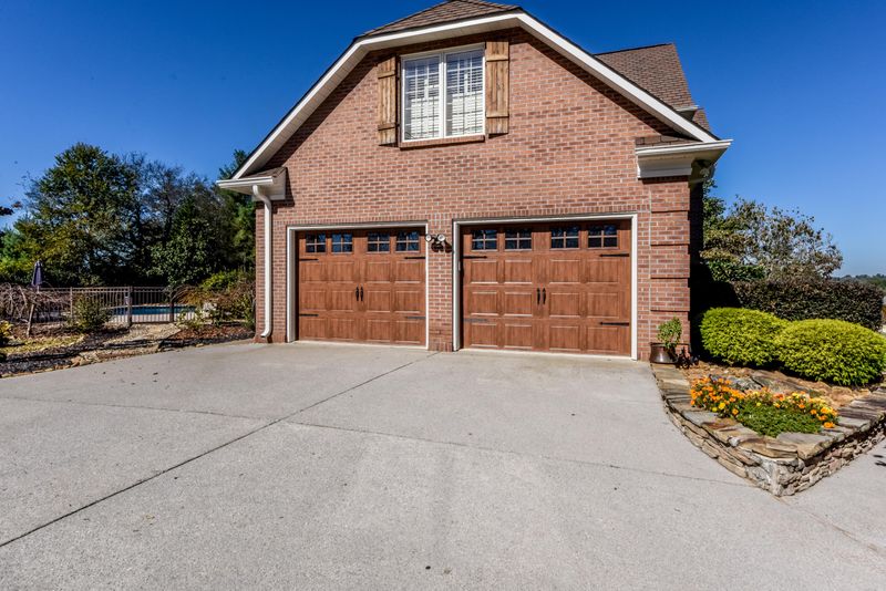 1073 White Oak Ave, Maryville, TN 37803