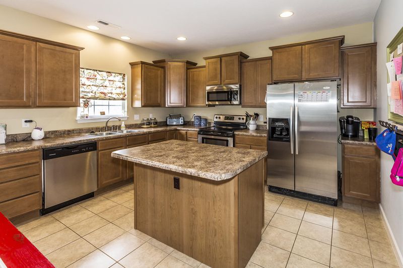 10735 Gable Run Dr, Knoxville, TN 37931