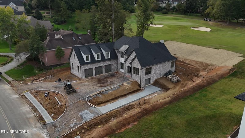 1075 Oak Chase Blvd, Lenoir City, TN 37772
