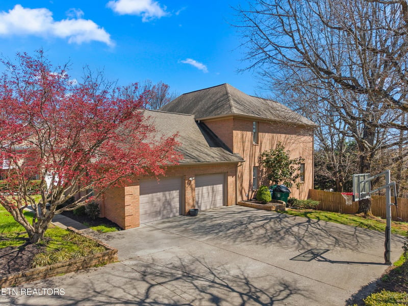 1075 St Ives Ct, Morristown, TN 37814