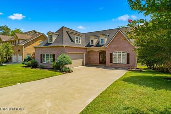1076 Britts Dr, Lenoir City, TN 37772