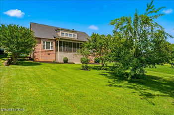 1076 Britts Dr, Lenoir City, TN 37772