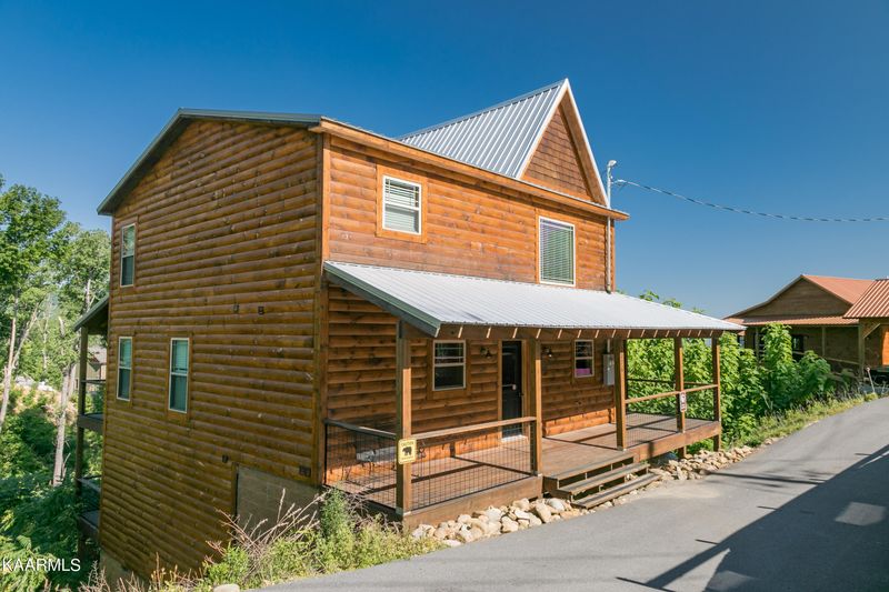 1076 Village Loop Rd, Gatlinburg, TN 37738