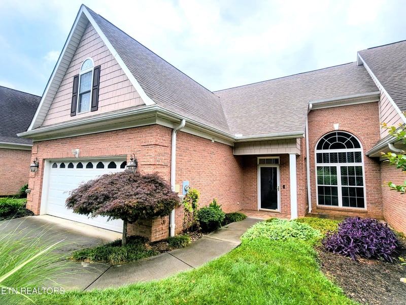 1077 Creekside Village Way, Seymour, TN 37865