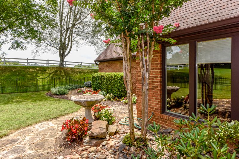 1077 White Oak Ave, Maryville, TN 37803