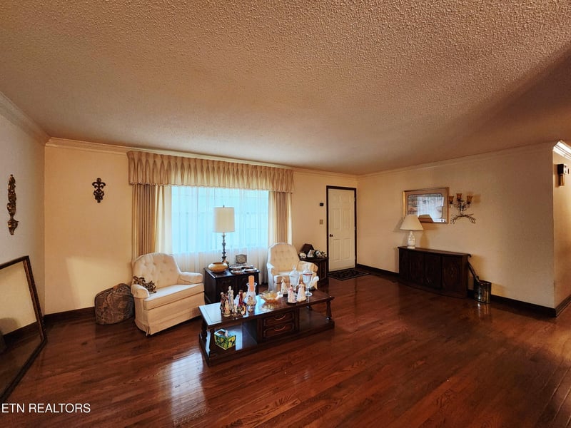 1078 Cove Ln, Oliver Springs, TN 37840