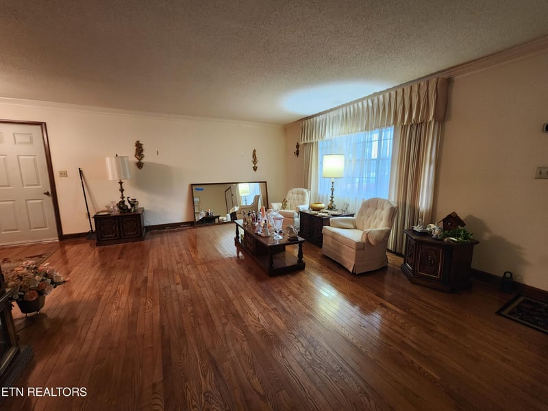 1078 Cove Ln, Oliver Springs, TN 37840