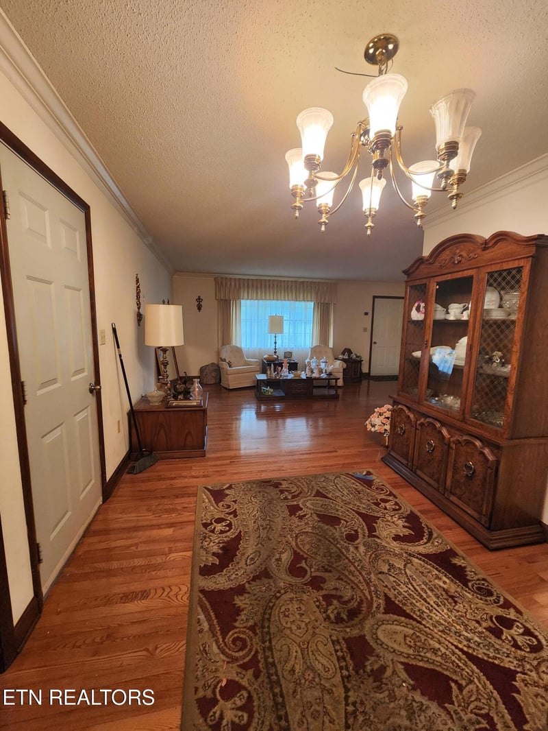 1078 Cove Ln, Oliver Springs, TN 37840