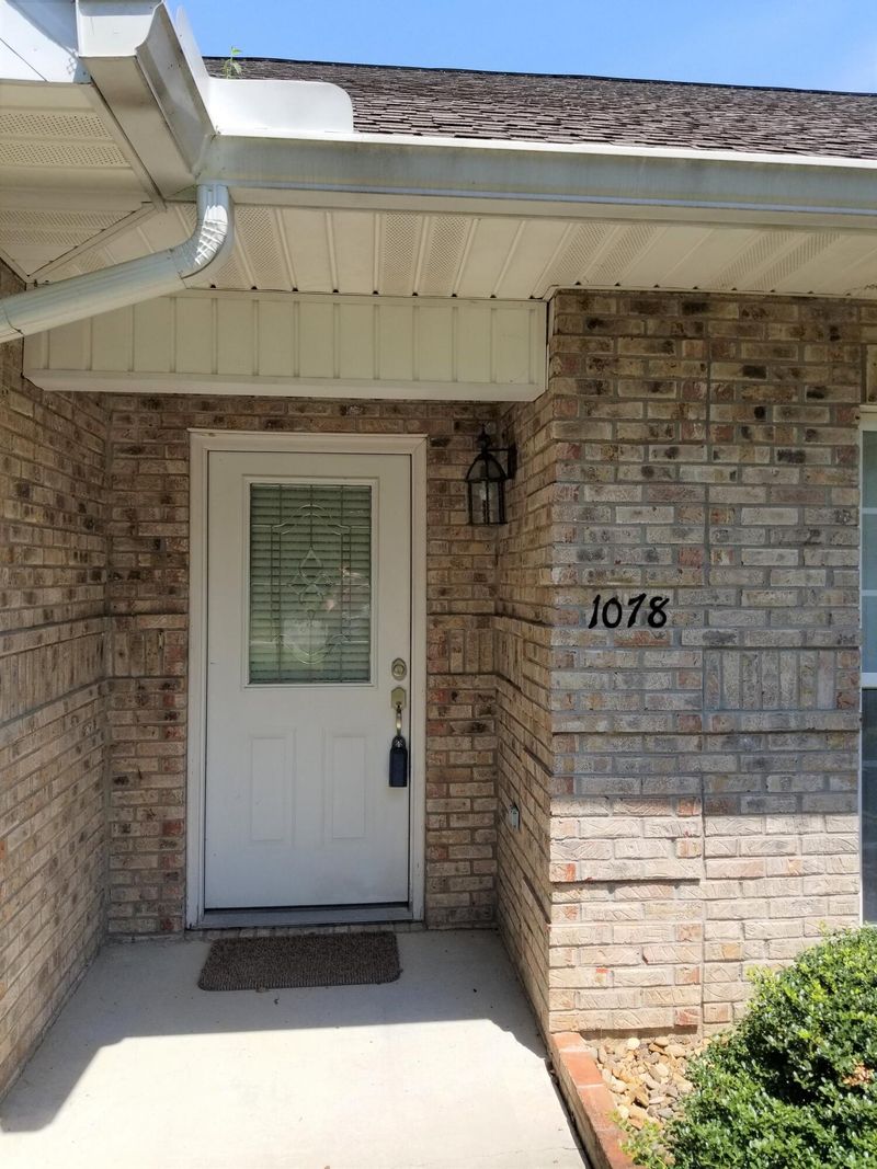 1078 Saint Johns Dr, Maryville, TN 37801