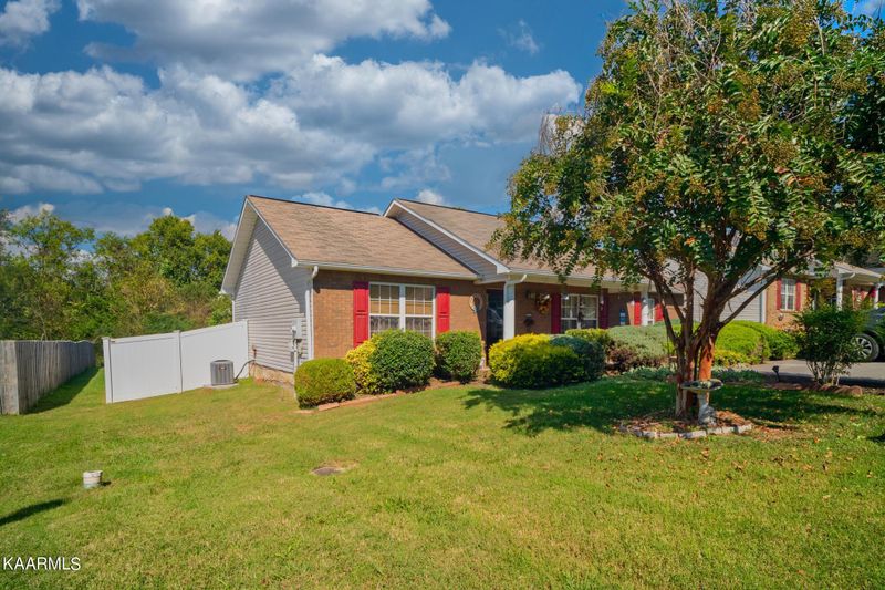 1079 Berry Trail Dr, Sevierville, TN 37862