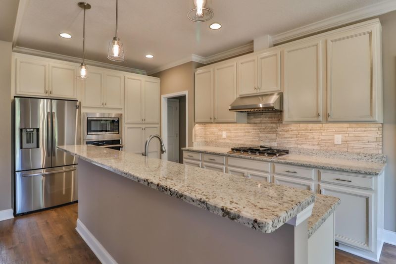 1079 Britts Dr, Lenoir City, TN 37772