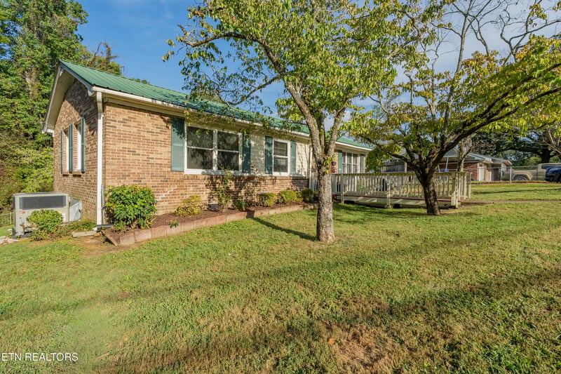 108 Alger Rd, Oak Ridge, TN 37830