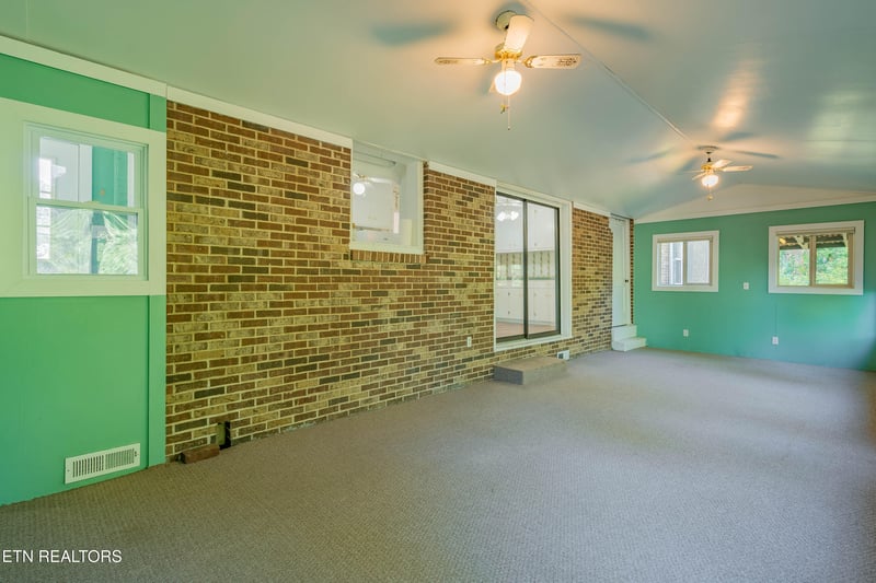 108 Alger Rd, Oak Ridge, TN 37830