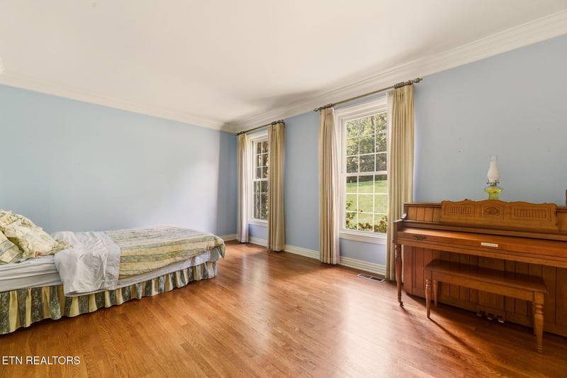108 Amanda Pl, Oak Ridge, TN 37830