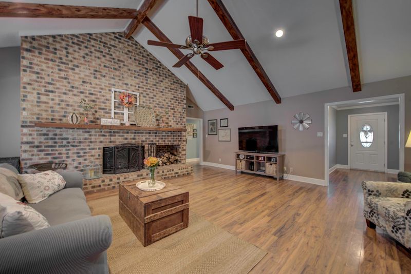 108 Antioch Dr, Oak Ridge, TN 37830