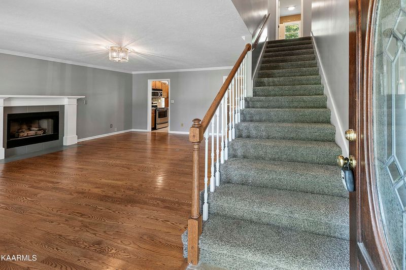 108 Apple Tree Dr, Clinton, TN 37716