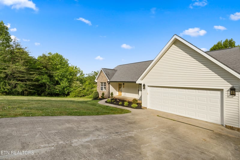 108 Breezewood Cir, Clinton, TN 37716