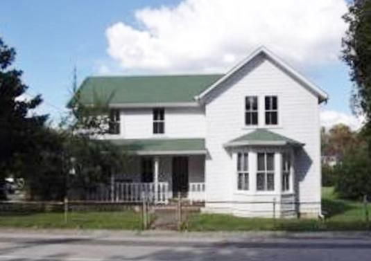 108 Cherry St, Sunbright, TN 37872