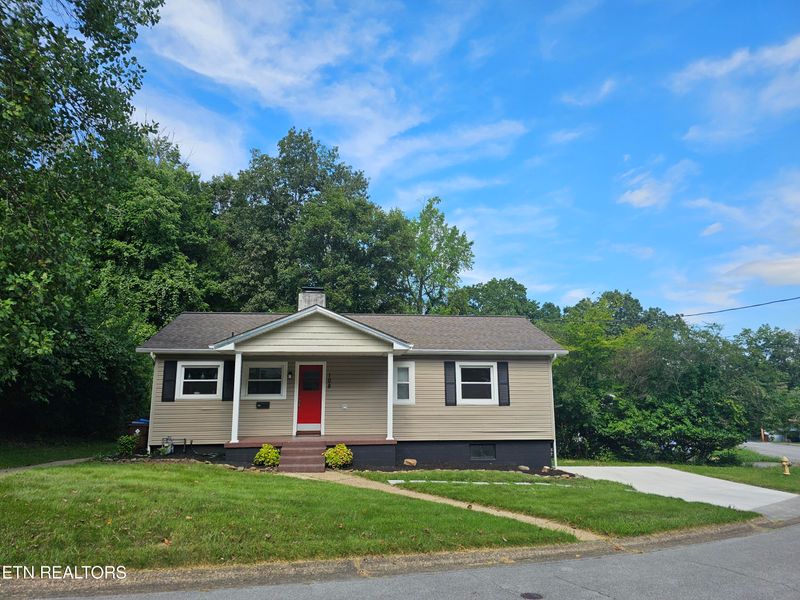 108 Decatur Rd, Oak Ridge, TN 37830