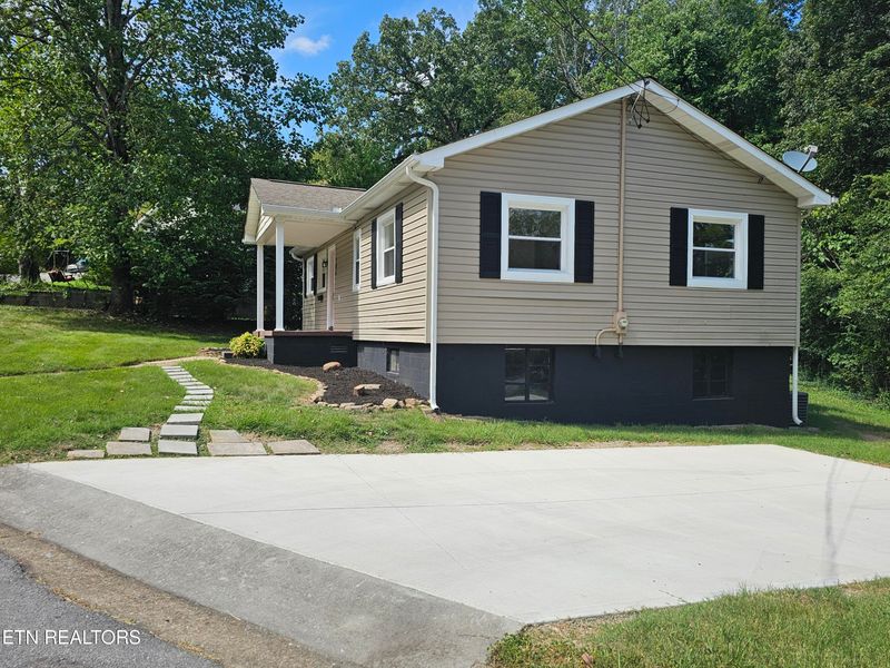 108 Decatur Rd, Oak Ridge, TN 37830