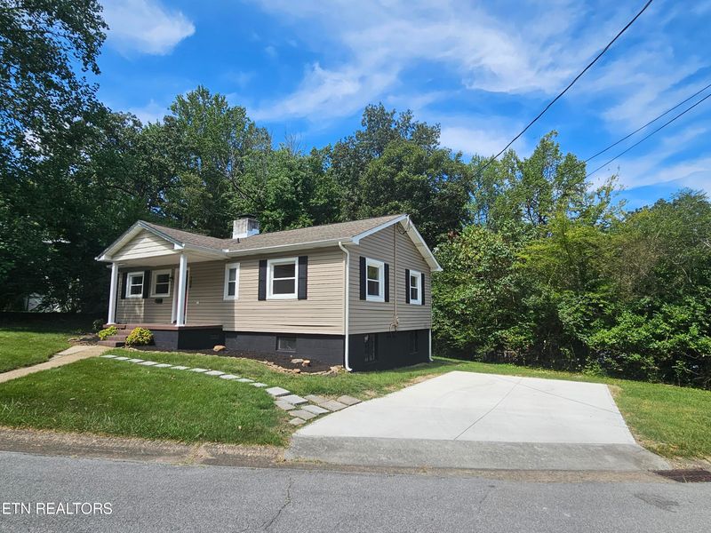 108 Decatur Rd, Oak Ridge, TN 37830