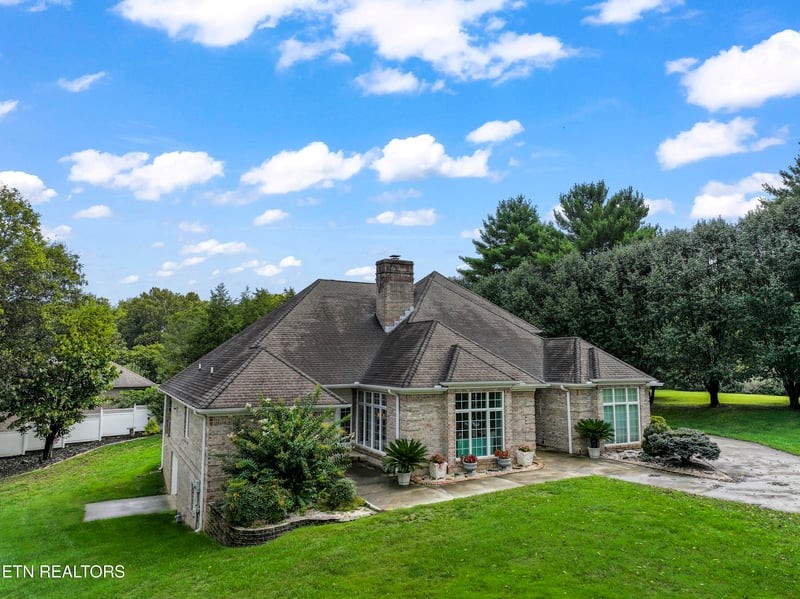 108 Deerfield Ln, Oak Ridge, TN 37830