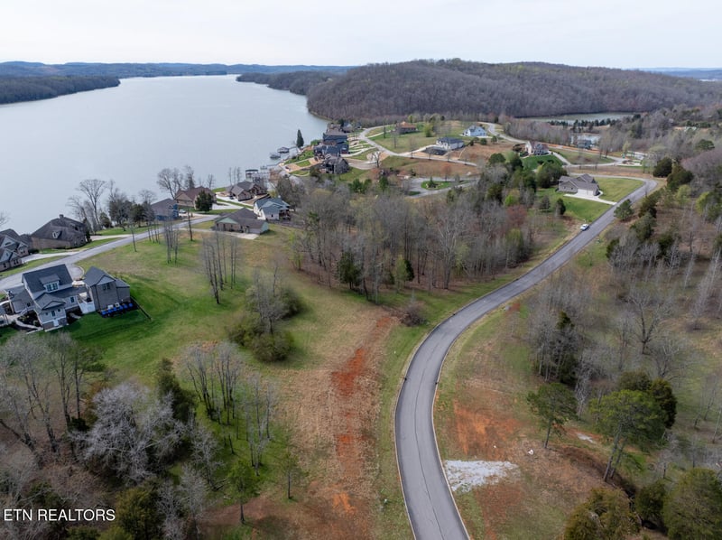 108 Docks Of The Bay Dr, Harriman, TN 37748