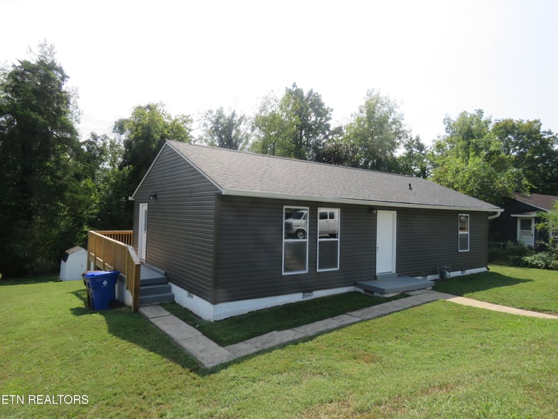 108 E Arrowwood Rd, Oak Ridge, TN 37830