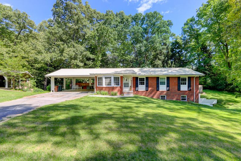 108 E Irving Ln, Oak Ridge, TN 37830
