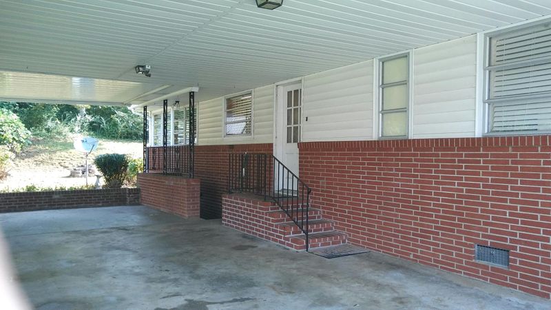 108 E Newkirk Ln, Oak Ridge, TN 37830