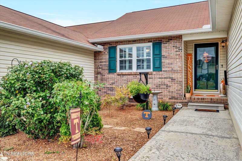 108 Executive Meadows Dr, Lenoir City, TN 37771