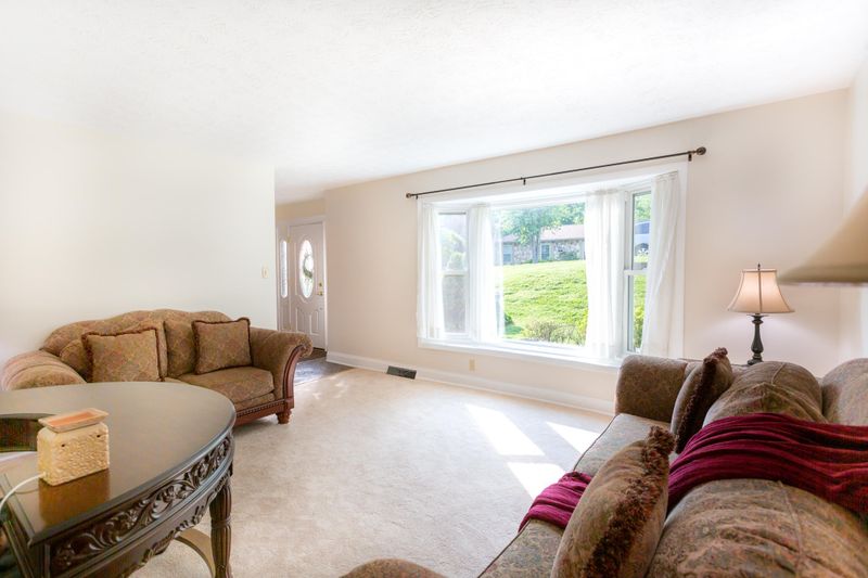 108 Greenbriar Ln, Oak Ridge, TN 37830