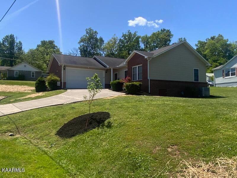 108 Hill St, Rocky Top, TN 37769
