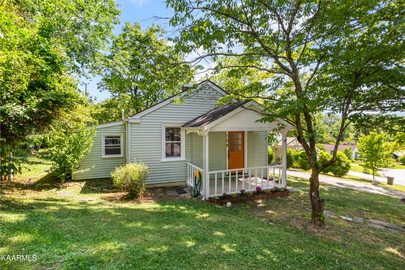 108 Hilltop Ln, Norris, TN 37828