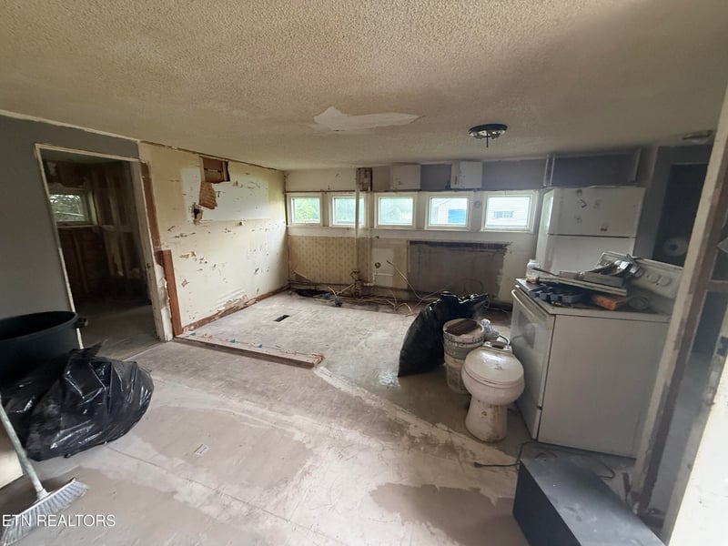 108 Jasper Ln, Oak Ridge, TN 37830