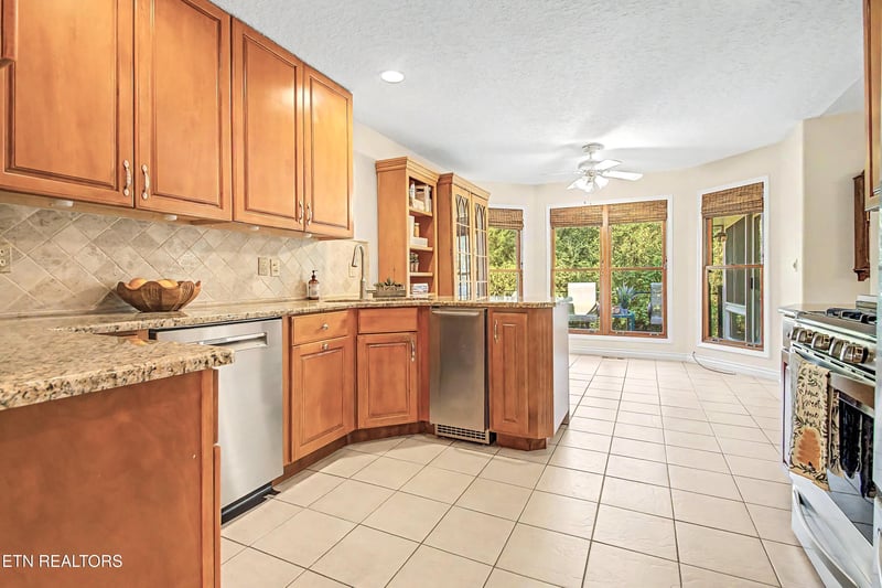 108 Kawga Way, Loudon, TN 37774