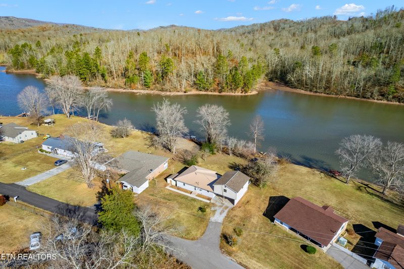 108 Lakeside Dr, Harriman, TN 37748