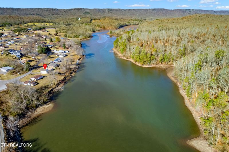 108 Lakeside Dr, Harriman, TN 37748