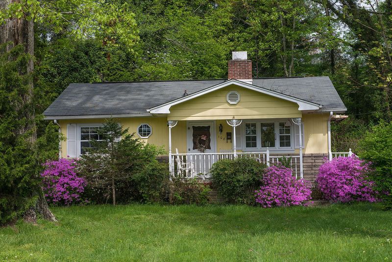 108 Malvern Rd, Oak Ridge, TN 37830