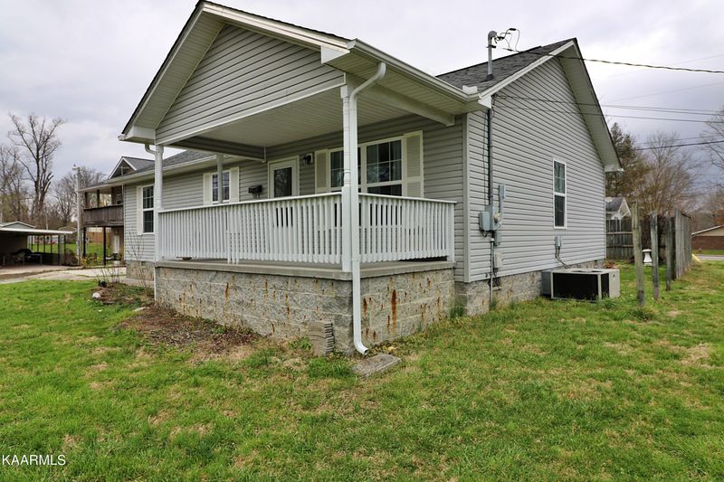 108 N Cross St, Oneida, TN 37841