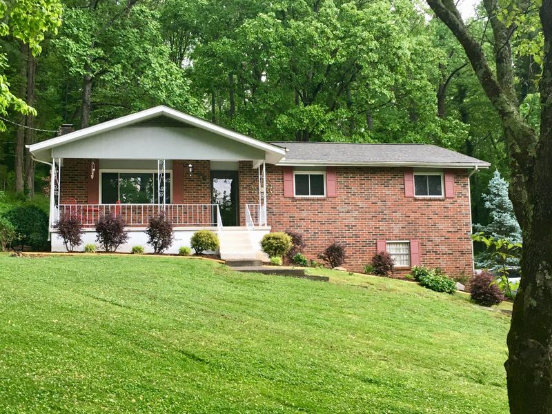 108 Newridge Rd, Oak Ridge, TN 37830